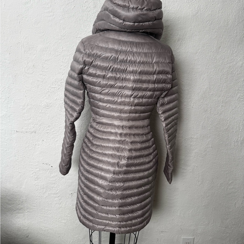 Arc'teryx Nuri long down coat - light lavender - Picture 6 of 9